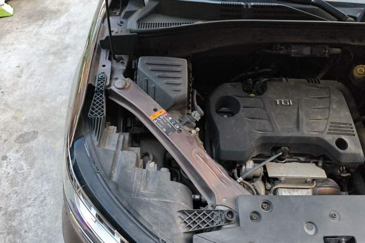 Used Roewe RX5 2019 20T Two-Wheel Drive Automatic 4G Connected Platinum Edition Engine Bay Right