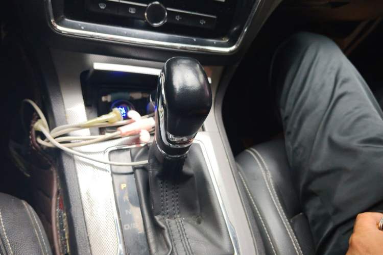 Used Roewe RX5 2019 30T Two-Wheel Drive Automatic Ali SmartConnect Platinum Edition Gear Lever