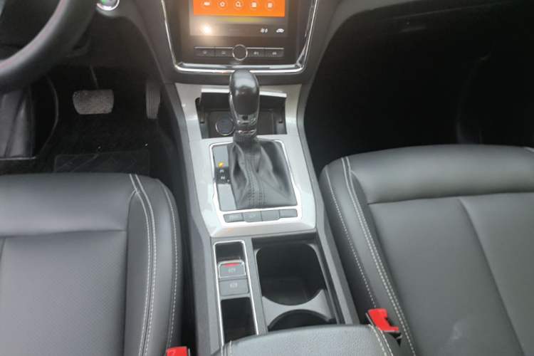 Used Roewe RX5 2019 20T Two-Wheel Drive Automatic 4G Connected Platinum Edition Gear Lever