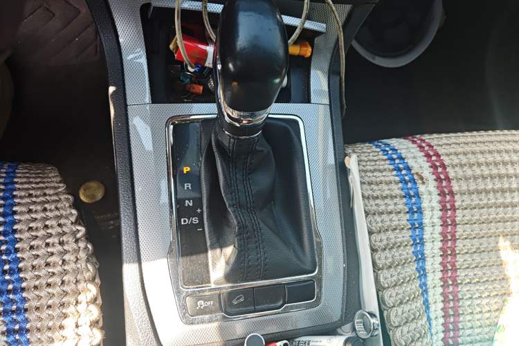 Used Roewe RX5 2019 20T Two-Wheel Drive Automatic 4G Connected Platinum Edition Gear Lever