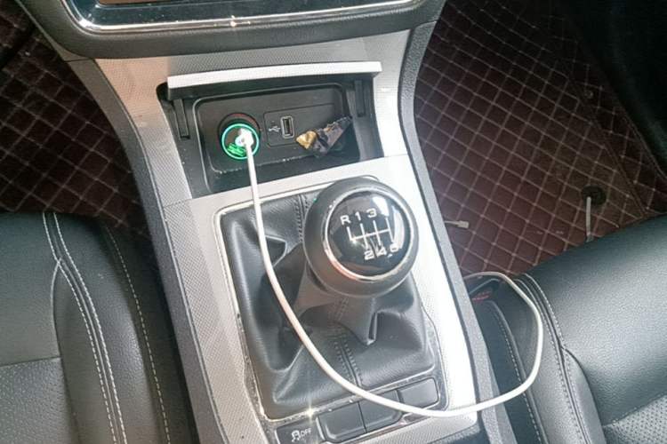 Used Roewe RX5 2019 20T Two-Wheel Drive Manual 4G Connect Platinum Edition Gear Lever