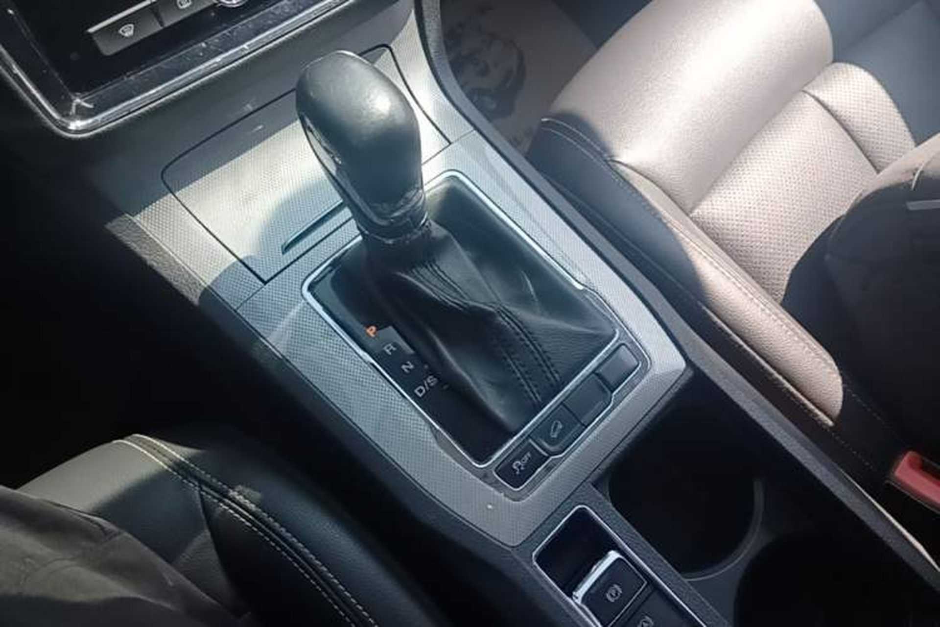 Used Roewe RX5 2019 20T Two-Wheel Drive Automatic Ali Smart Connectivity Platinum Edition Gear Lever
