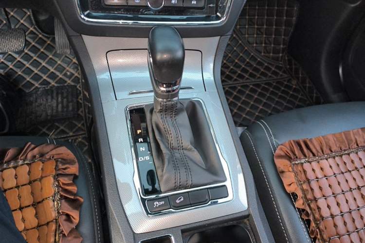 Used Roewe RX5 2019 20T Two-Wheel Drive Automatic 4G Connected Platinum Edition Gear Lever