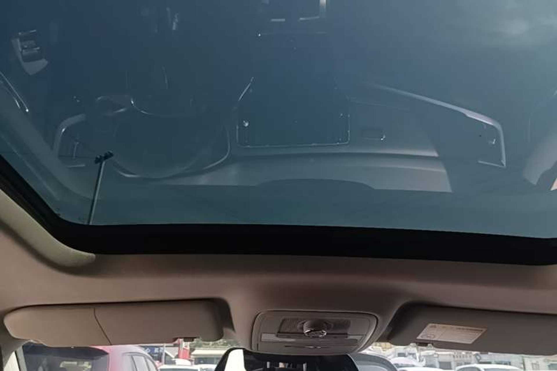 Used Roewe RX5 2019 20T Two-Wheel Drive Automatic Ali Smart Connectivity Platinum Edition Headliner