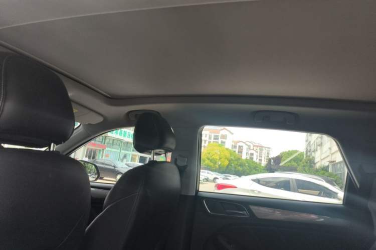 Used Roewe RX5 2019 20T Two-Wheel Drive Manual 4G Connect Platinum Edition Headliner