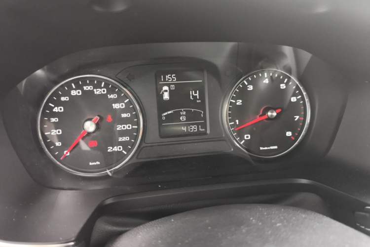 Used Roewe RX5 2019 20T Two-Wheel Drive Manual 4G Connect Platinum Edition Instrument Cluster