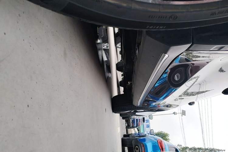 Used Roewe RX5 2019 20T Two-Wheel Drive Manual 4G Connect Platinum Edition Left Side Sill