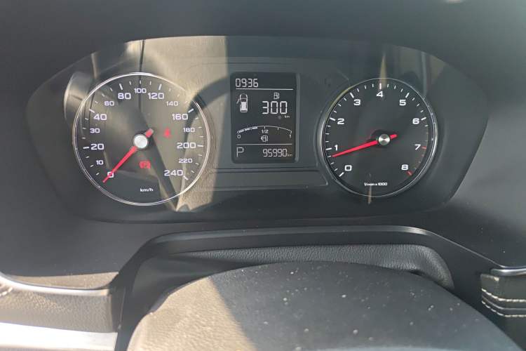 Used Roewe RX5 2019 20T Two-Wheel Drive Automatic 4G Connected Platinum Edition Odometer Close Up