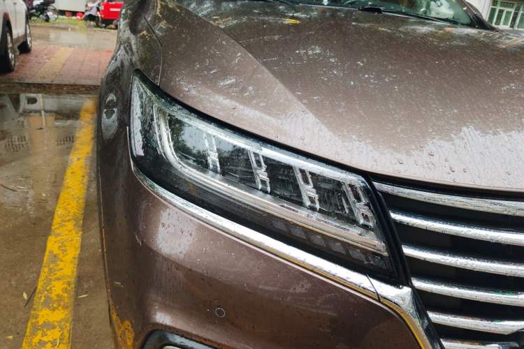Used Roewe RX5 2019 30T Two-Wheel Drive Automatic Ali SmartConnect Platinum Edition Right Front Headlight