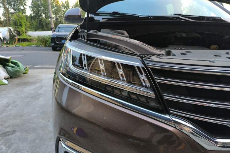 Used Roewe RX5 2019 20T Two-Wheel Drive Automatic 4G Connected Platinum Edition Right Front Headlight