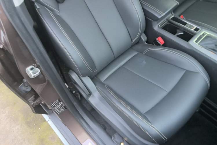 Used Roewe RX5 2019 20T Two-Wheel Drive Automatic 4G Connected Platinum Edition Right Front Seat