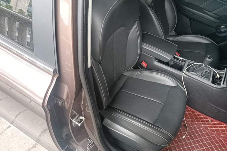 Used Roewe RX5 2019 20T Two-Wheel Drive Manual 4G Connect Platinum Edition Right Front Seat