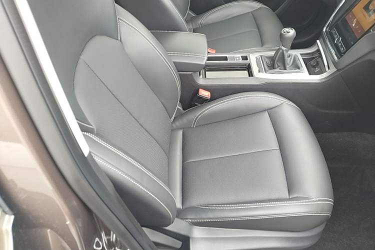 Used Roewe RX5 2019 20T Two-Wheel Drive Manual 4G Connect Platinum Edition Right Front Seat