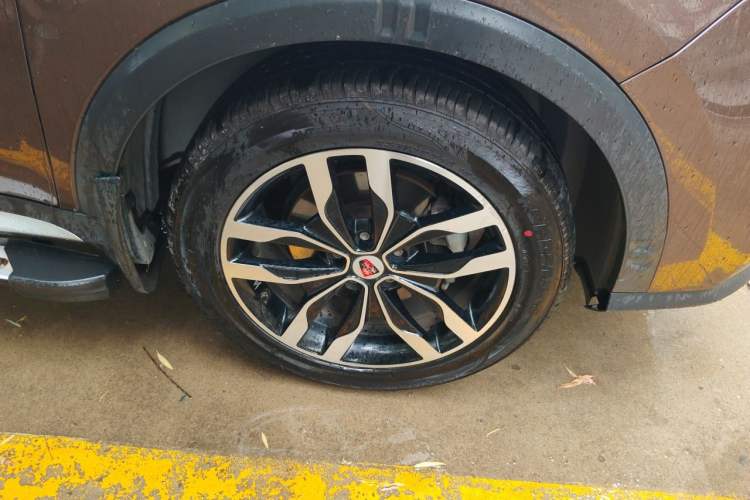 Used Roewe RX5 2019 30T Two-Wheel Drive Automatic Ali SmartConnect Platinum Edition Right Front Wheel Hub