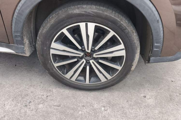 Used Roewe RX5 2019 20T Two-Wheel Drive Manual 4G Connect Platinum Edition Right Front Wheel Hub