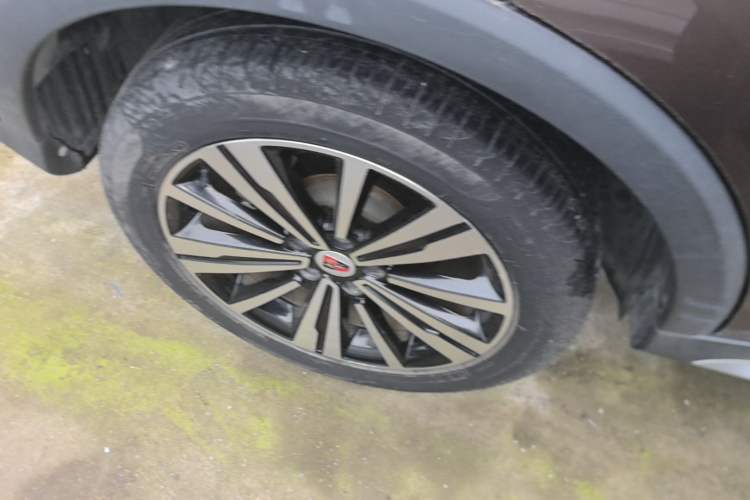 Used Roewe RX5 2019 20T Two-Wheel Drive Automatic 4G Connected Platinum Edition Right Rear Wheel Hub