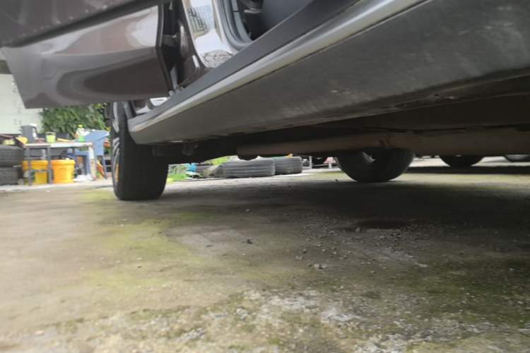 Used Roewe RX5 2019 20T Two-Wheel Drive Automatic 4G Connected Platinum Edition Right Side Sill