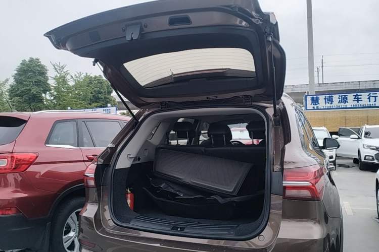 Used Roewe RX5 2019 20T Two-Wheel Drive Manual 4G Connect Platinum Edition Trunk