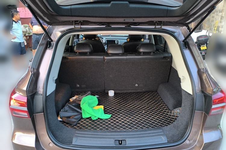 Used Roewe RX5 2019 20T Two-Wheel Drive Automatic 4G Connected Platinum Edition Trunk