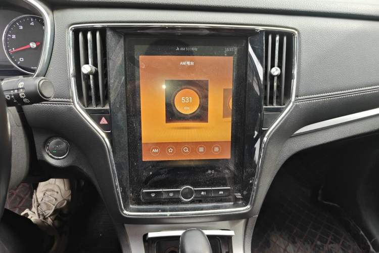 Used Roewe RX5 2019 20T Two-Wheel Drive Automatic 4G Connected Platinum Edition Audio And AC Panel