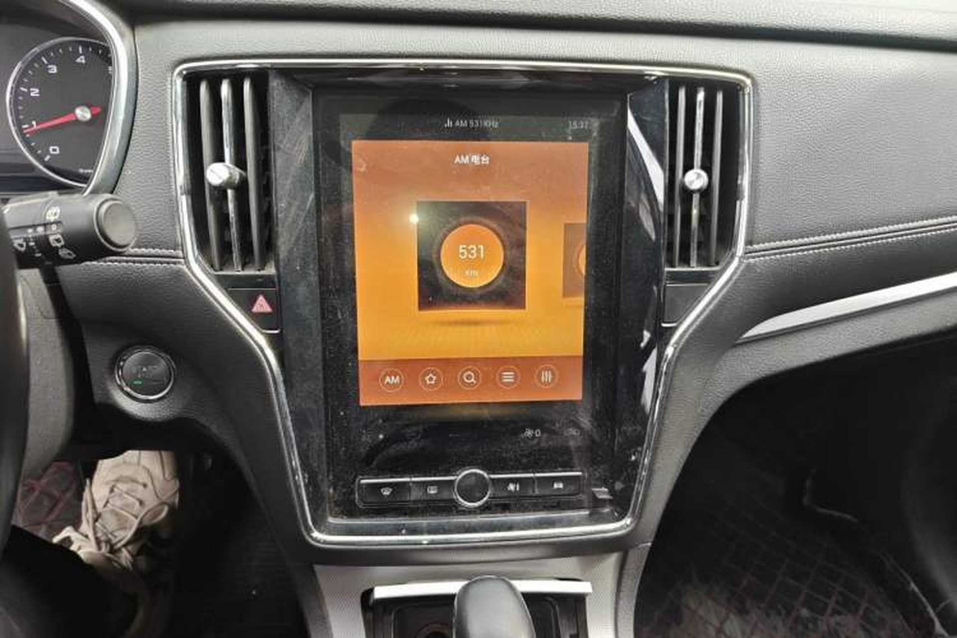 Used Roewe RX5 2019 20T Two-Wheel Drive Automatic 4G Connected Platinum Edition Audio And AC Panel