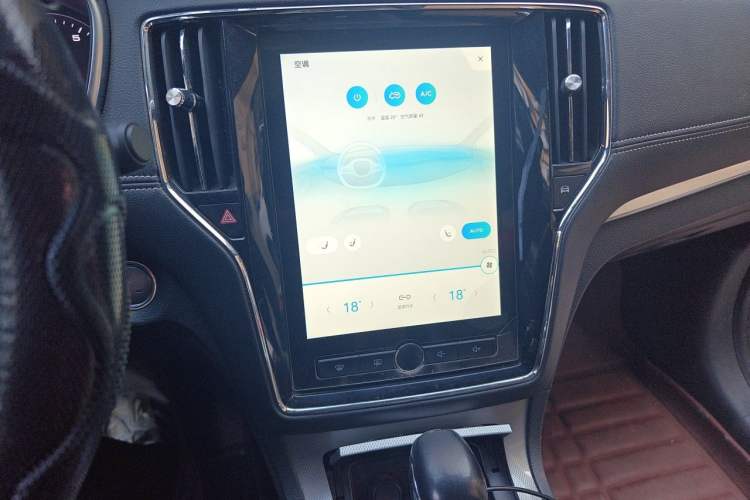 Used Roewe RX5 2019 20T Two-Wheel Drive Automatic Ali Smart Connectivity Platinum Edition Audio And AC Panel