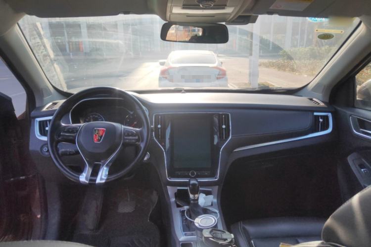 Used Roewe RX5 2019 20T Two-Wheel Drive Automatic 4G Connected Platinum Edition Center Console