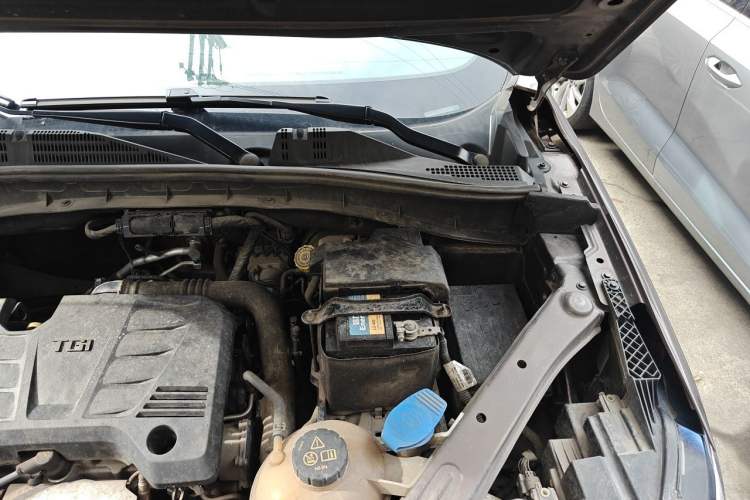 Used Roewe RX5 2019 20T Two-Wheel Drive Automatic 4G Connected Platinum Edition Engine Bay Left