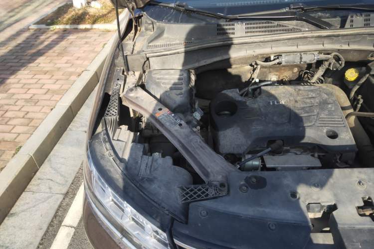 Used Roewe RX5 2019 20T Two-Wheel Drive Automatic 4G Connected Platinum Edition Engine Bay Right