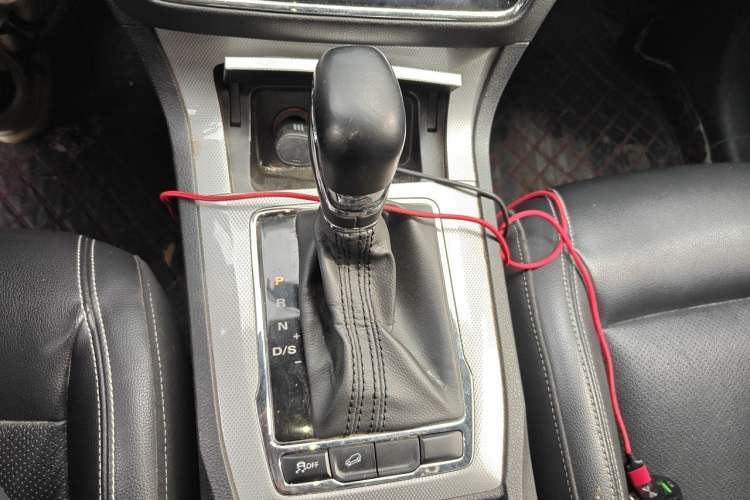 Used Roewe RX5 2019 20T Two-Wheel Drive Automatic 4G Connected Platinum Edition Gear Lever