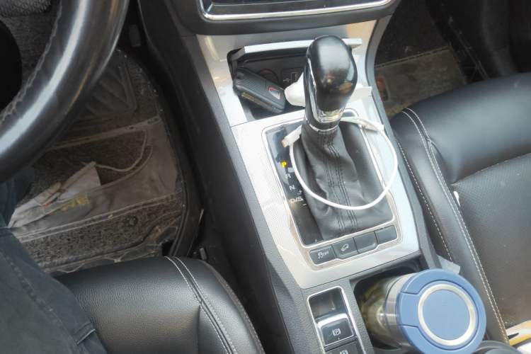 Used Roewe RX5 2019 20T Two-Wheel Drive Automatic 4G Connected Platinum Edition Gear Lever