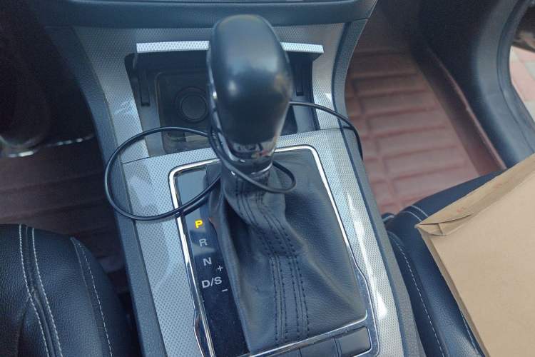 Used Roewe RX5 2019 20T Two-Wheel Drive Automatic Ali Smart Connectivity Platinum Edition Gear Lever