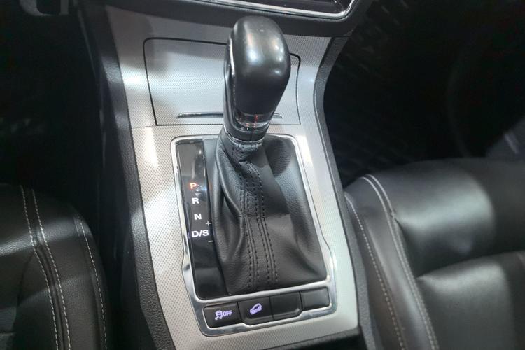 Used Roewe RX5 2019 20T Two-Wheel Drive Automatic Ali Smart Connectivity Platinum Edition Gear Lever