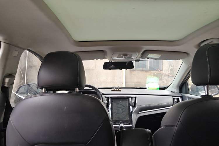 Used Roewe RX5 2019 20T Two-Wheel Drive Automatic 4G Connected Platinum Edition Headliner