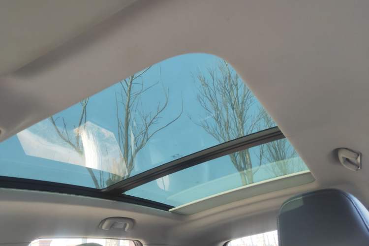 Used Roewe RX5 2019 20T Two-Wheel Drive Automatic 4G Connected Platinum Edition Headliner