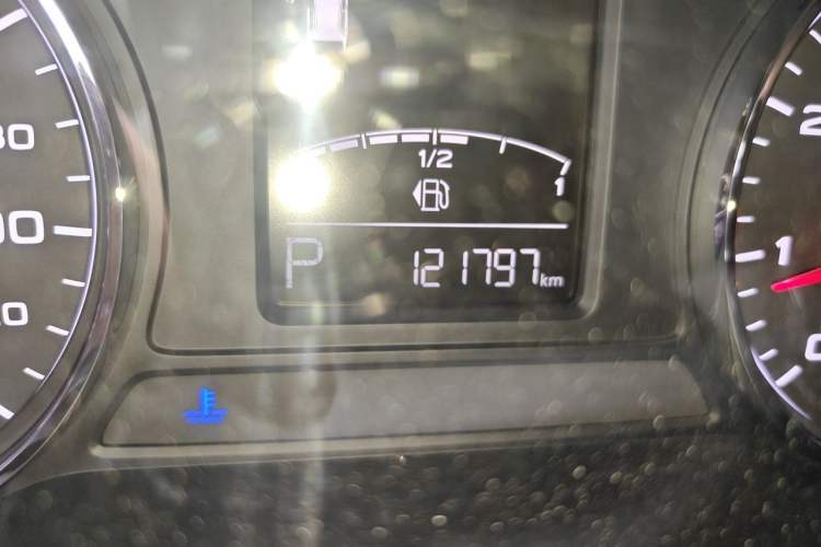 Used Roewe RX5 2019 20T Two-Wheel Drive Automatic 4G Connected Platinum Edition Odometer Close Up