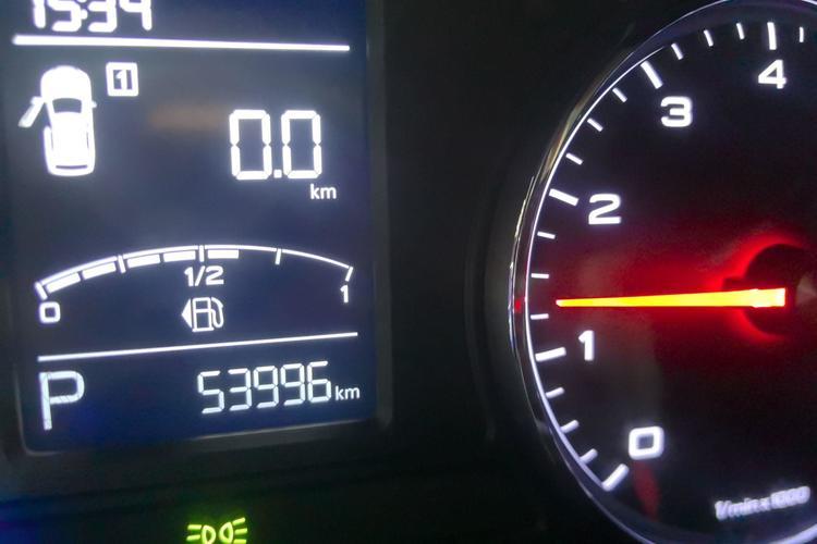 Used Roewe RX5 2019 20T Two-Wheel Drive Automatic Ali Smart Connectivity Platinum Edition Odometer Close Up