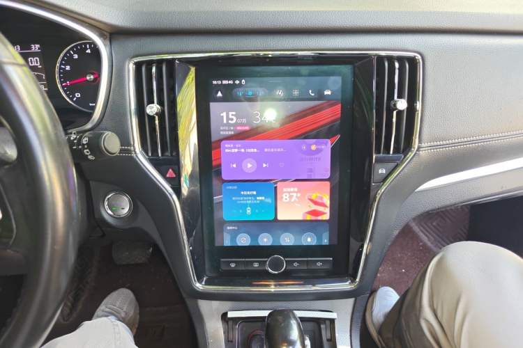 Used Roewe RX5 2019 20T Two-Wheel Drive Automatic Ali Smart Connectivity Platinum Edition Audio And AC Panel