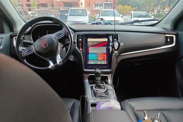 Used Roewe RX5 2019 20T Two-Wheel Drive Automatic 4G Connected Platinum Edition Center Console