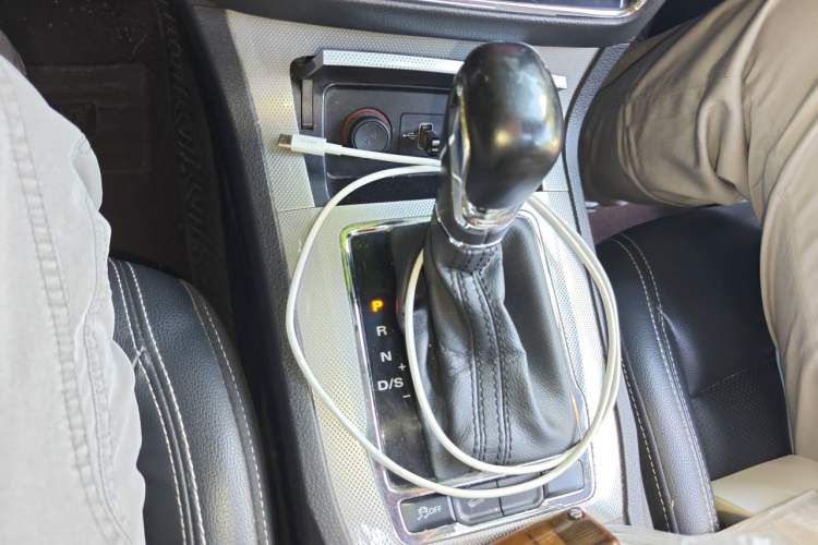 Used Roewe RX5 2019 20T Two-Wheel Drive Automatic Ali Smart Connectivity Platinum Edition Gear Lever