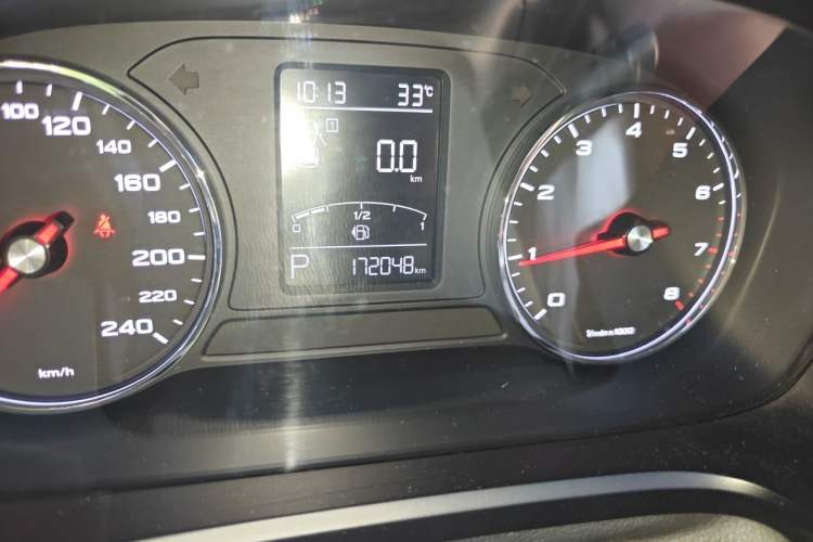 Used Roewe RX5 2019 20T Two-Wheel Drive Automatic Ali Smart Connectivity Platinum Edition Odometer Close Up