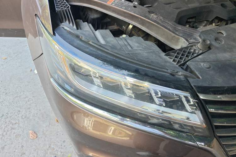 Used Roewe RX5 2019 20T Two-Wheel Drive Automatic Ali Smart Connectivity Platinum Edition Right Front Headlight