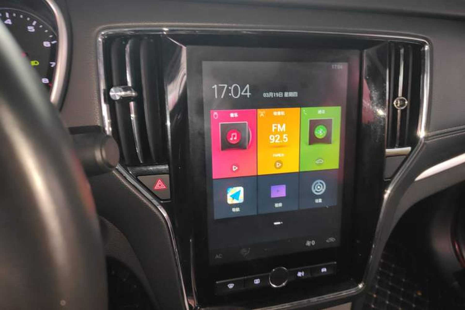 Used Roewe RX5 2019 20T Two-Wheel Drive Automatic 4G Connected Platinum Edition Audio And AC Panel