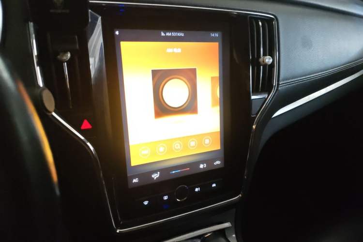 Used Roewe RX5 2019 20T Two-Wheel Drive Automatic 4G Connected Platinum Edition Audio And AC Panel