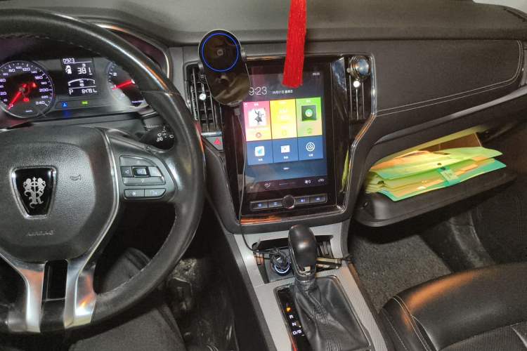 Used Roewe RX5 2019 20T Two-Wheel Drive Automatic 4G Connected Platinum Edition Audio And AC Panel