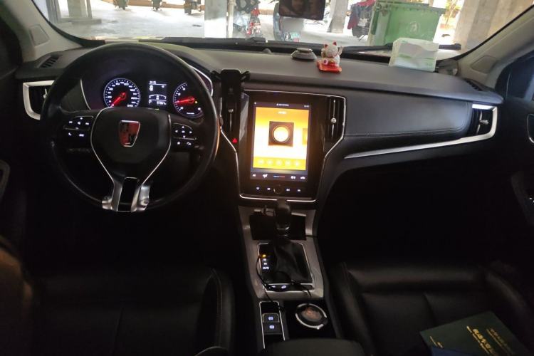 Used Roewe RX5 2019 20T Two-Wheel Drive Automatic 4G Connected Platinum Edition Center Console