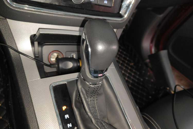 Used Roewe RX5 2019 20T Two-Wheel Drive Automatic 4G Connected Platinum Edition Gear Lever