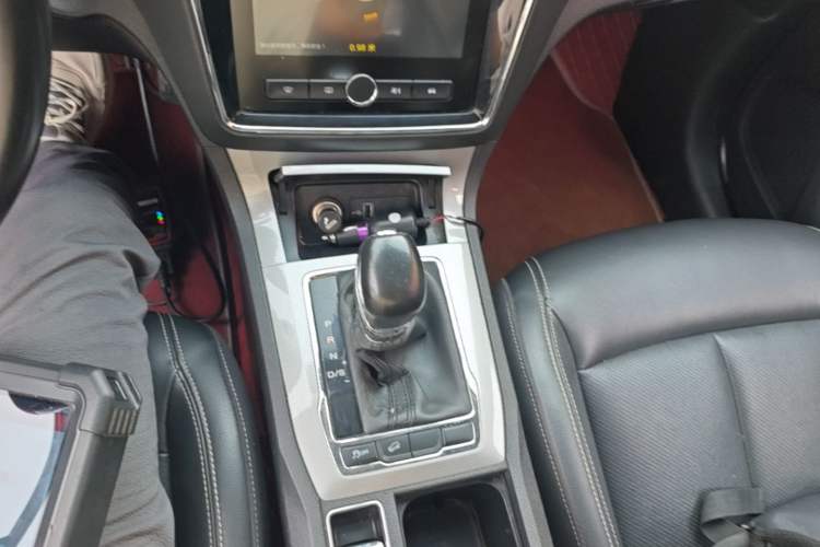Used Roewe RX5 2019 20T Two-Wheel Drive Automatic 4G Connected Platinum Edition Gear Lever
