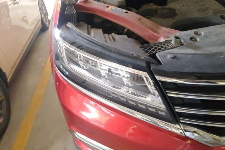 Used Roewe RX5 2019 20T Two-Wheel Drive Automatic 4G Connected Platinum Edition Right Front Headlight