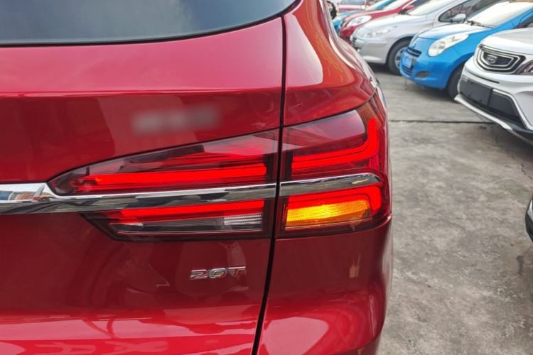 Used Roewe RX5 2019 20T Two-Wheel Drive Automatic 4G Connected Platinum Edition Right Rear Taillight